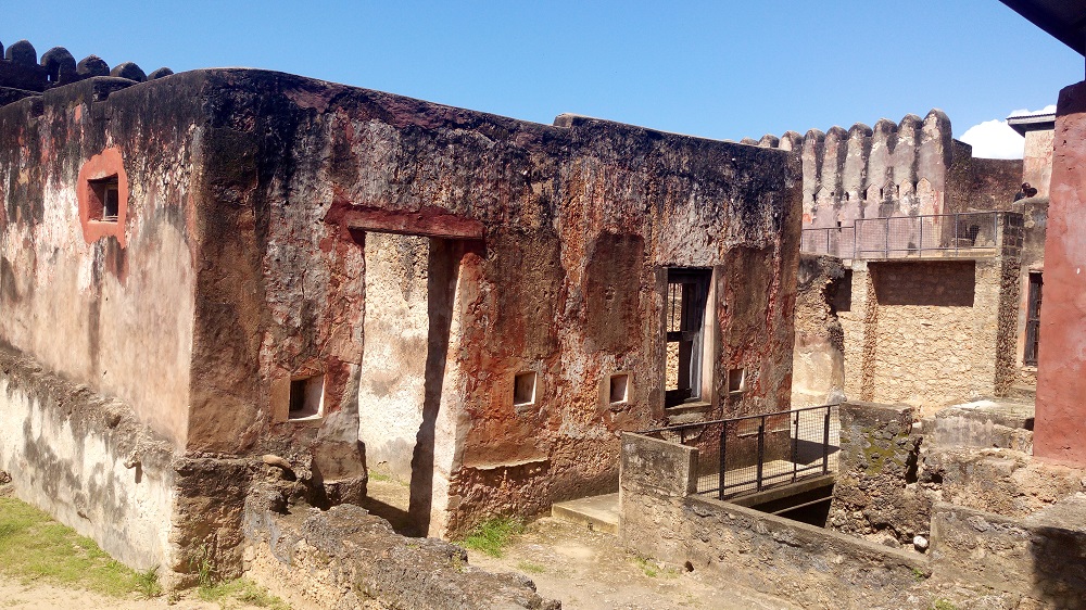 Portuguese's captain house and slave cell